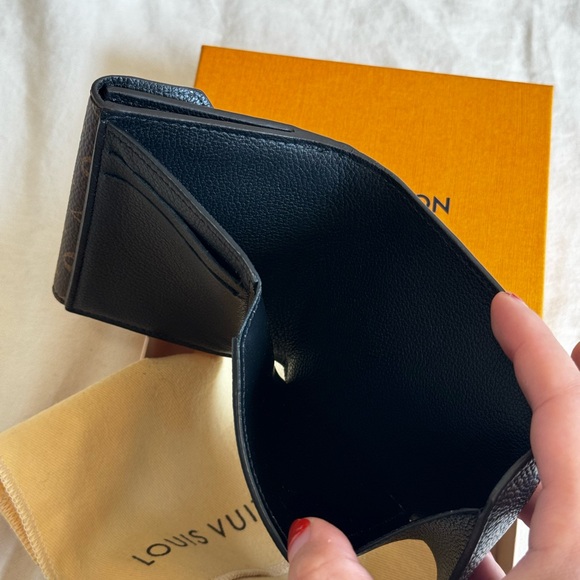 Louis Vuitton Double V Flap Victorine Wallet - Picture 11 of 16